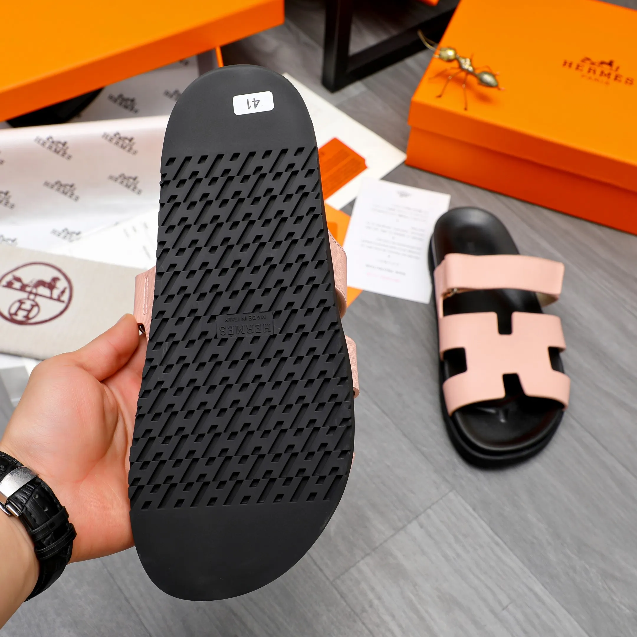 Men's shoes 💰340 Product trademark: Hermes "Hermes" Couple's slippers Regular size: 36-46 Product material: Selected vertical grain cowhide upper, microfiber lining, original outsole